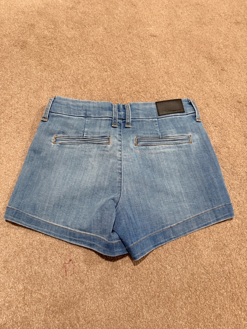BCBG Light Blue Denim Trouser Short- Women’s size 3/26 - Picture 3 of 3